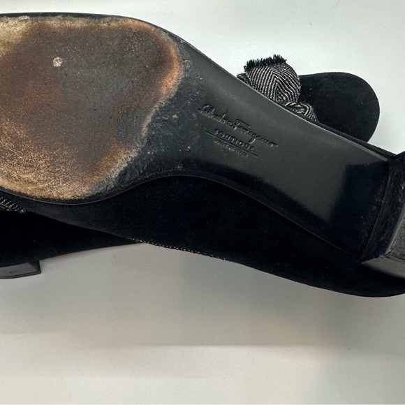 Salvatore Ferragamo suede black flats. - Picture 4 of 4